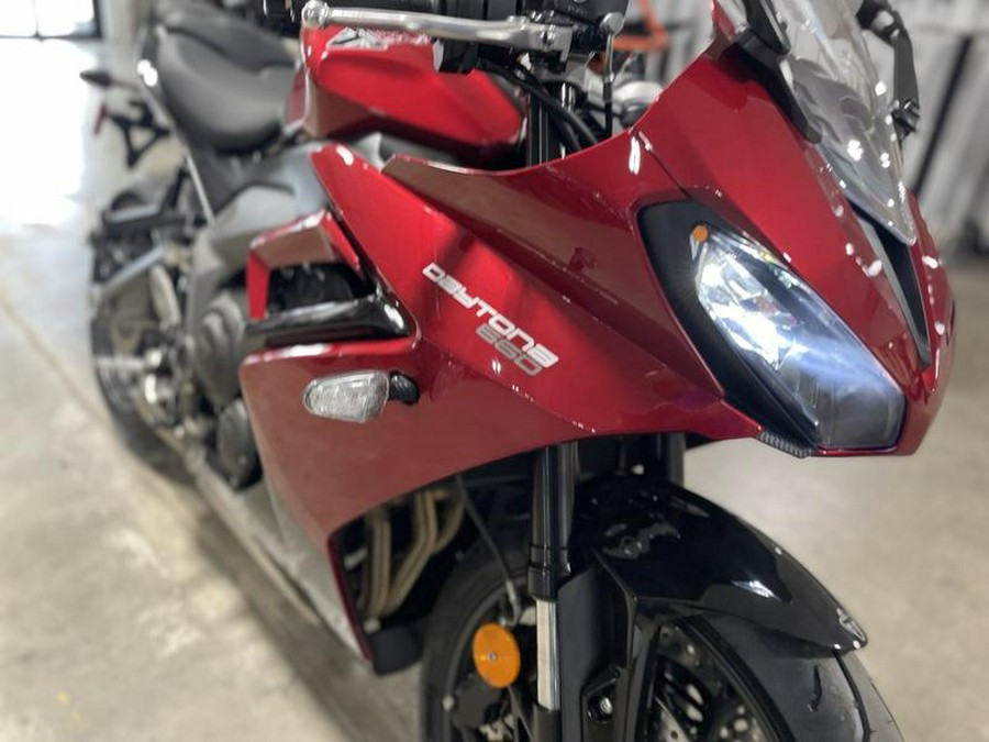 2025 Triumph Daytona 660 Carnival Red/Sapphire Black