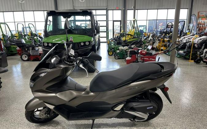 2023 Honda® PCX