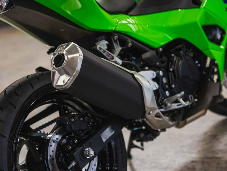 2026 Kawasaki Ninja® 500 Base