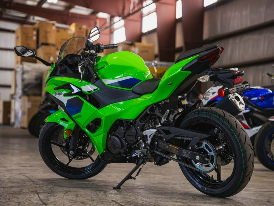 2026 Kawasaki Ninja® 500 Base