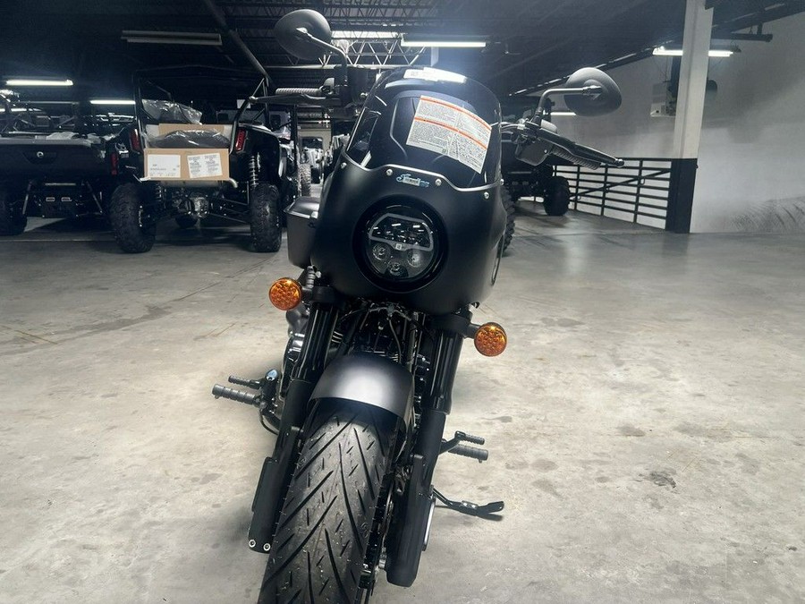 2026 Indian Motorcycle® Sport Chief RT Black Smoke