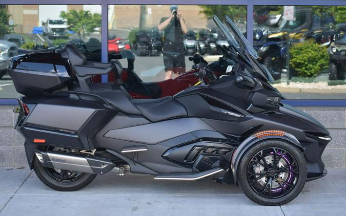 2023 Can-Am® Spyder RT Limited Dark Wheels