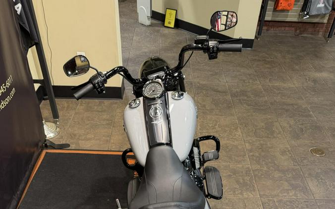 2025 Harley-Davidson® Road King® Special BILLIARD GRAY