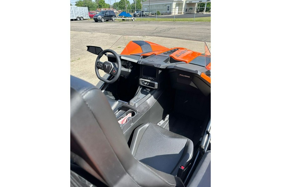 2024 Polaris Industries SLINGSHOT SL AUTODRIVE Volt Orange