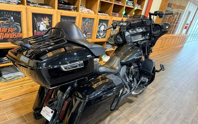 2017 Harley-Davidson CVO™ Street Glide®