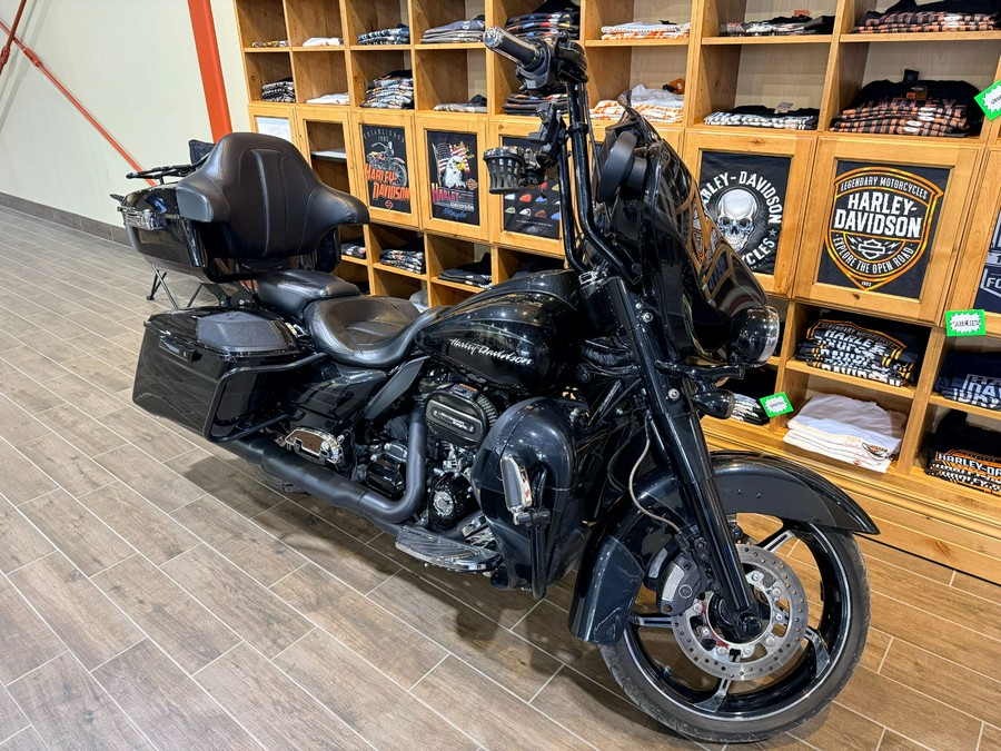 2017 Harley-Davidson CVO™ Street Glide®