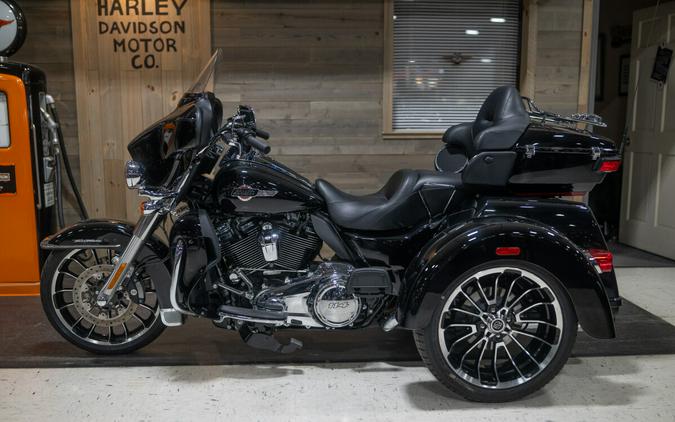 2025 Tri Glide Ultra (FLHTCUTG)