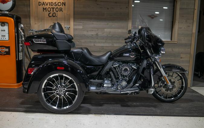 2025 Tri Glide Ultra (FLHTCUTG)