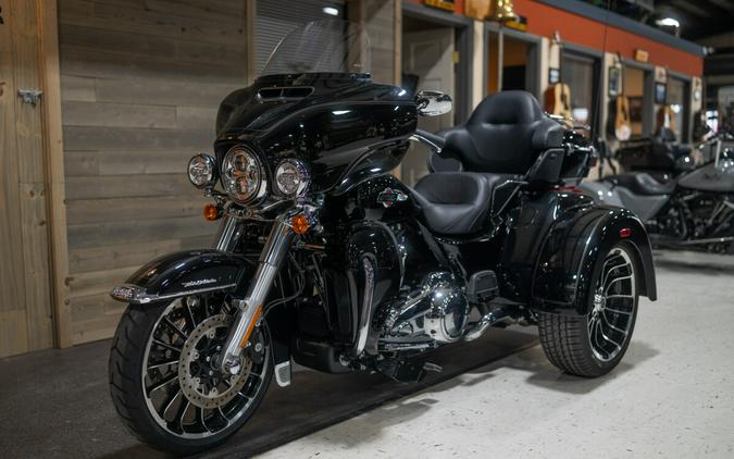 2025 Tri Glide Ultra (FLHTCUTG)