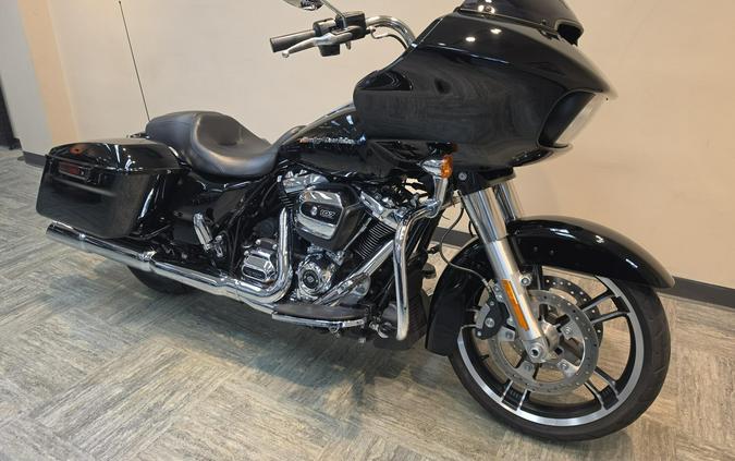 2017 Harley-Davidson® Road Glide® Special Vivid Black FLTRXS