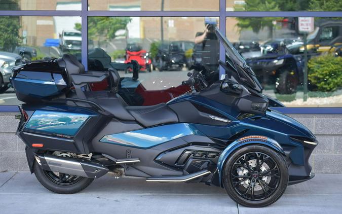 2023 Can-Am® Spyder RT Limited Dark Wheels