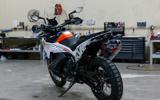 2024 KTM Adventure 790