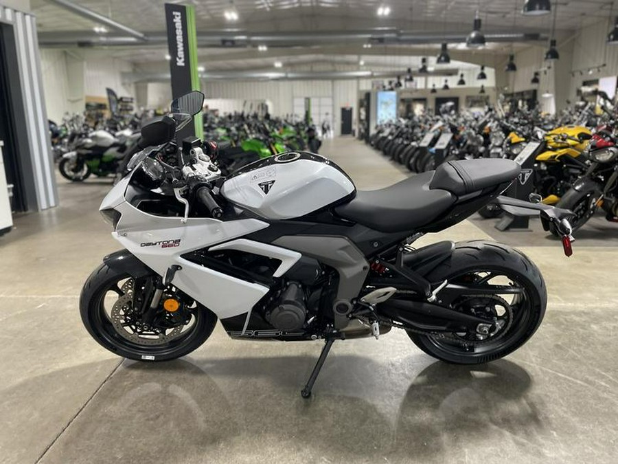 2025 Triumph Daytona 660 Snowdonia White/Sapphire Black