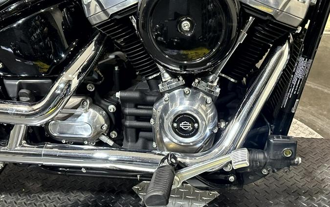 Harley-Davidson® Softail® Standard 2023 FXST 026279A BLACK