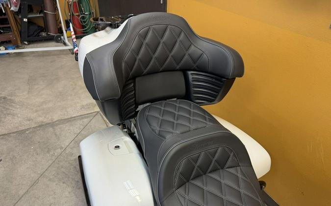 2022 Indian Pursuit Dark Horse With Premium Package Icon Pearl White/Black Metallic