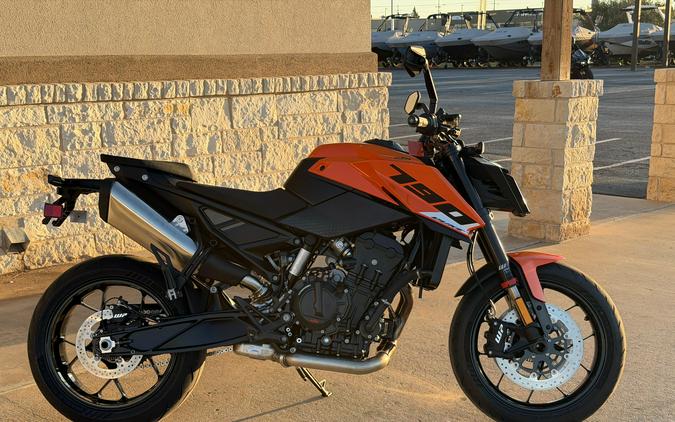 2027 KTM 790 DUKE