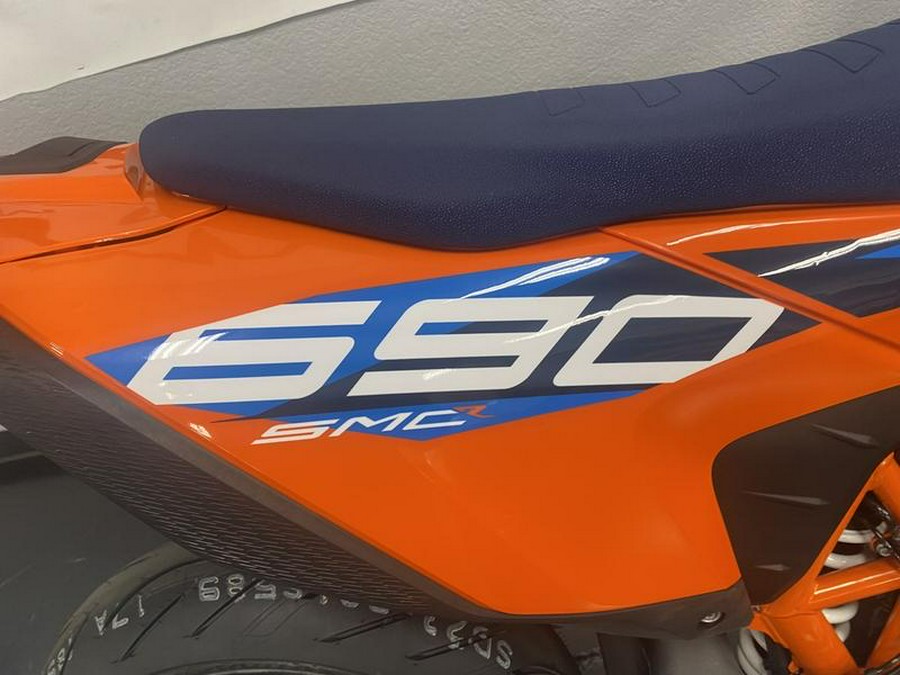 2024 KTM 690 SMC R