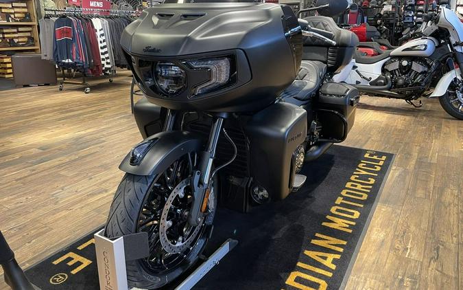 2024 Indian Motorcycle® Pursuit® Dark Horse® with PowerBand Audio Package Black Smoke