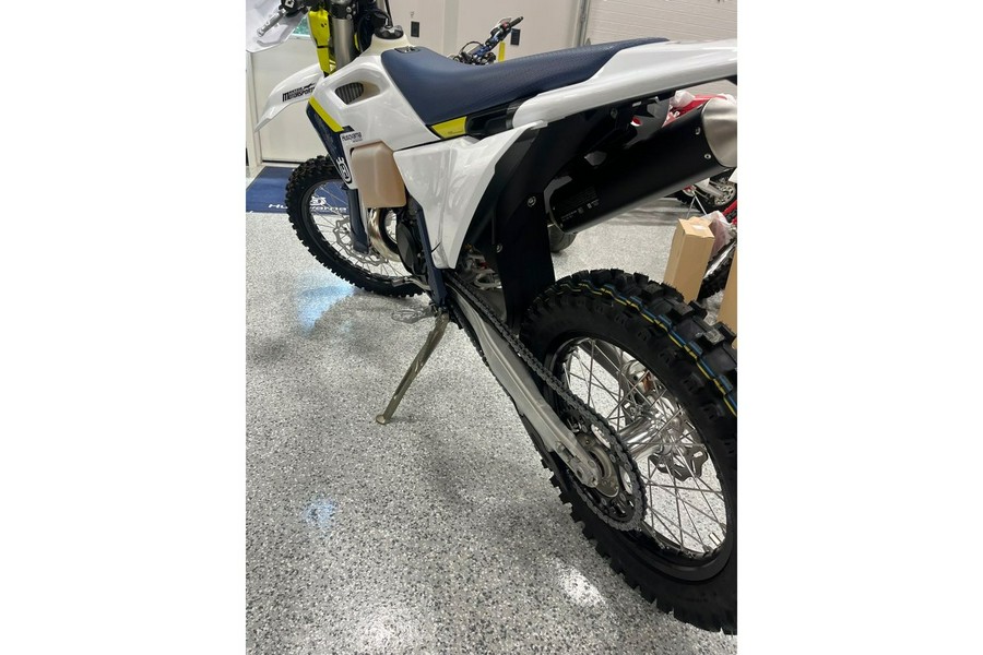 2025 Husqvarna Motorcycles TE 300