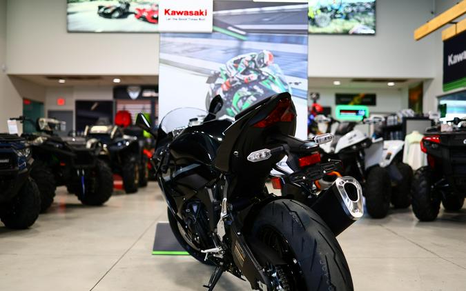 2026 Kawasaki NINJA ZX6R Metallic Matte Graphenesteel GrayMetallic Spark BlackPearl Storm Gray