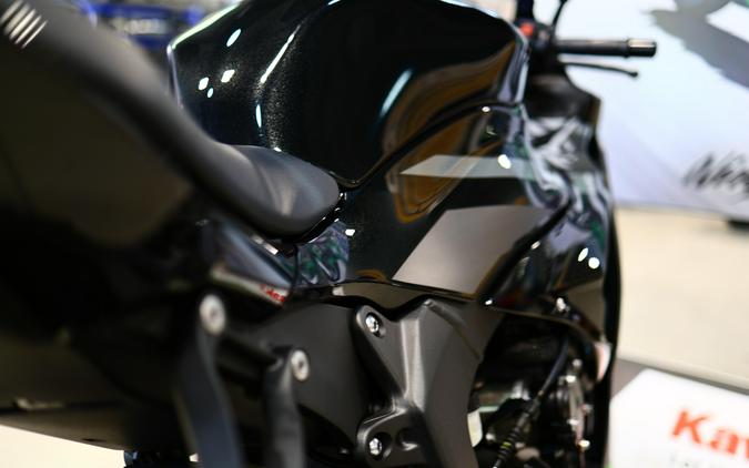 2026 Kawasaki NINJA ZX6R Metallic Matte Graphenesteel GrayMetallic Spark BlackPearl Storm Gray