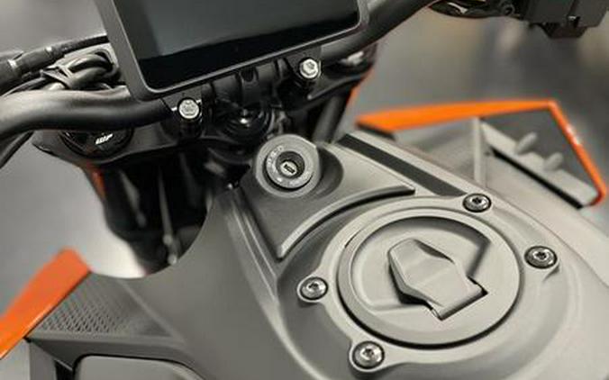 2024 KTM 990 Duke