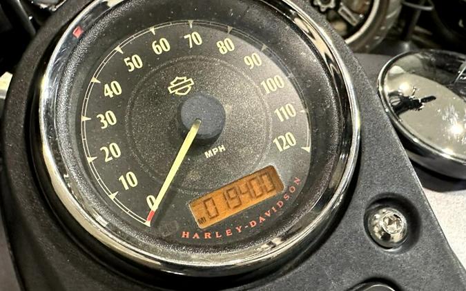 Harley-Davidson® Street Bob® 2017 FXDBP 305179A CHR DNM/BLK DNM W/PINSTRIPE