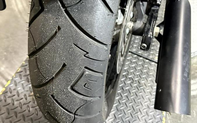 Harley-Davidson® Street Bob® 2017 FXDBP 305179A CHR DNM/BLK DNM W/PINSTRIPE