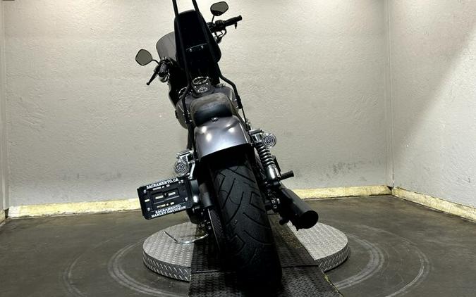 Harley-Davidson® Street Bob® 2017 FXDBP 305179A CHR DNM/BLK DNM W/PINSTRIPE