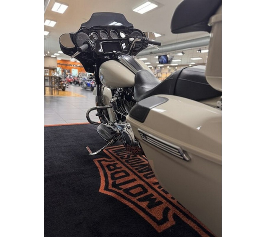 2022 Harley-Davidson Street Glide FLHXS - Special