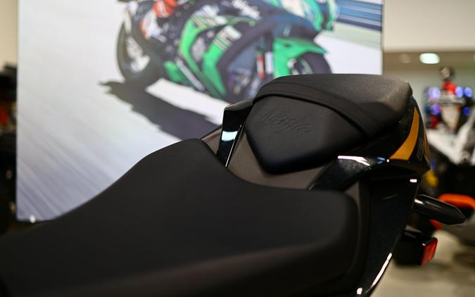 2026 Kawasaki NINJA ZX6R ABS Pearl Robotic WhiteMetallic Spark Black