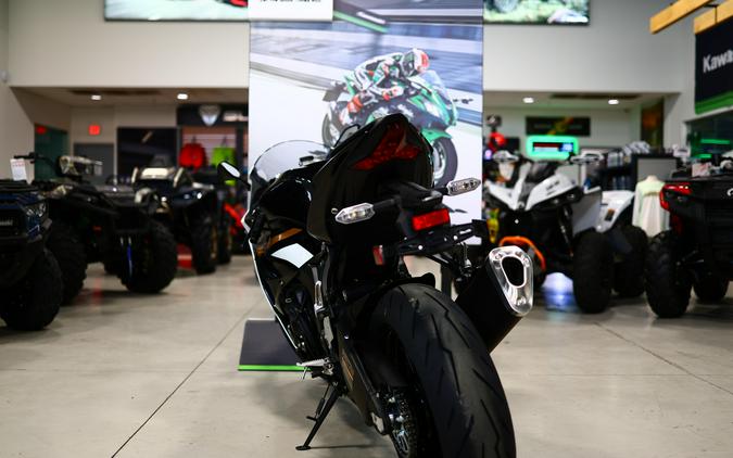 2026 Kawasaki NINJA ZX6R ABS Pearl Robotic WhiteMetallic Spark Black