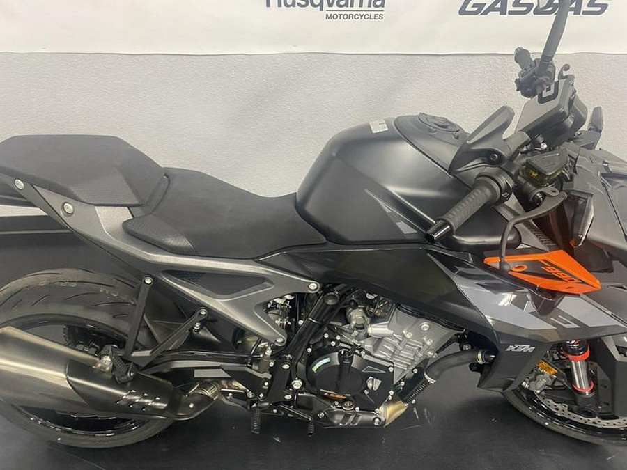 2024 KTM 990 Duke