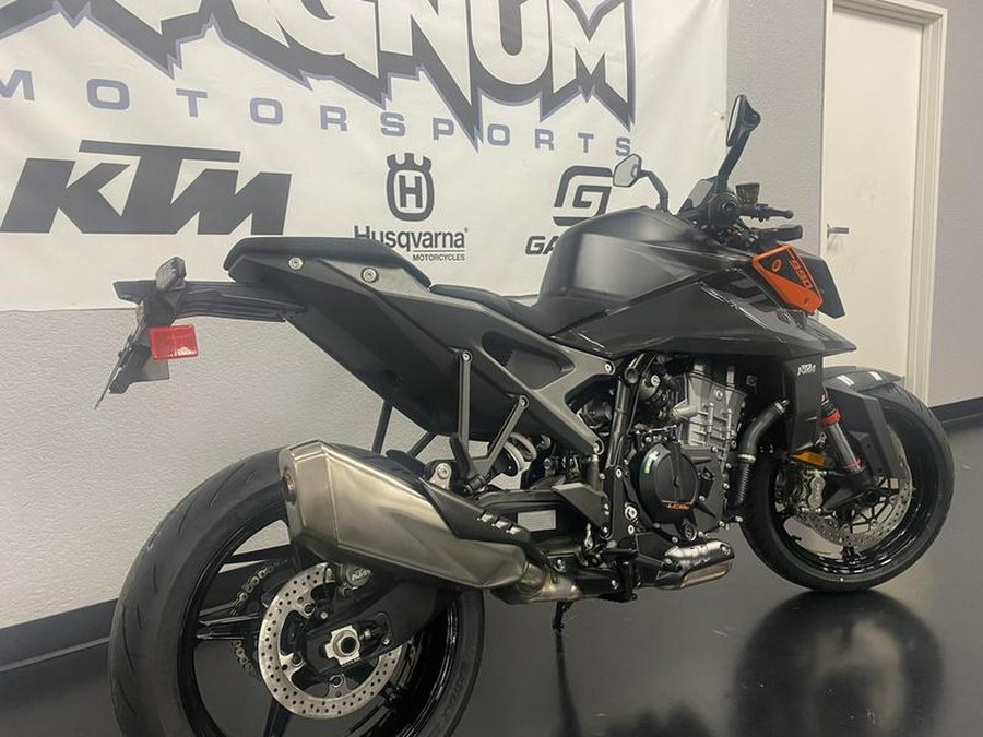 2024 KTM 990 Duke