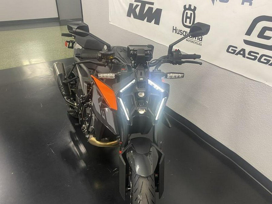 2024 KTM 990 Duke