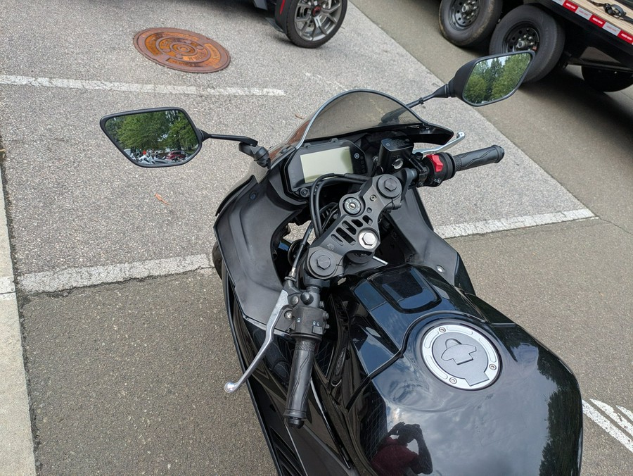 2023 Yamaha YZF-R3 ABS