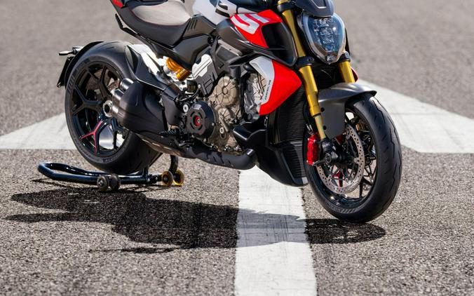 2026 Ducati Diavel V4 RS