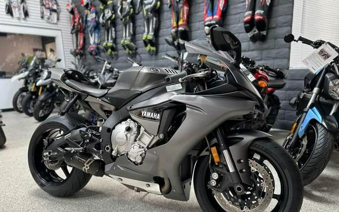 2016 Yamaha YZF-R1