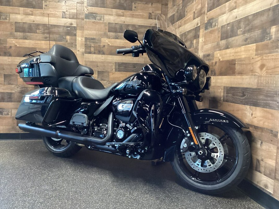 2024 Harley-Davidson Ultra Limited Vivid Black - Black Finish FLHTK