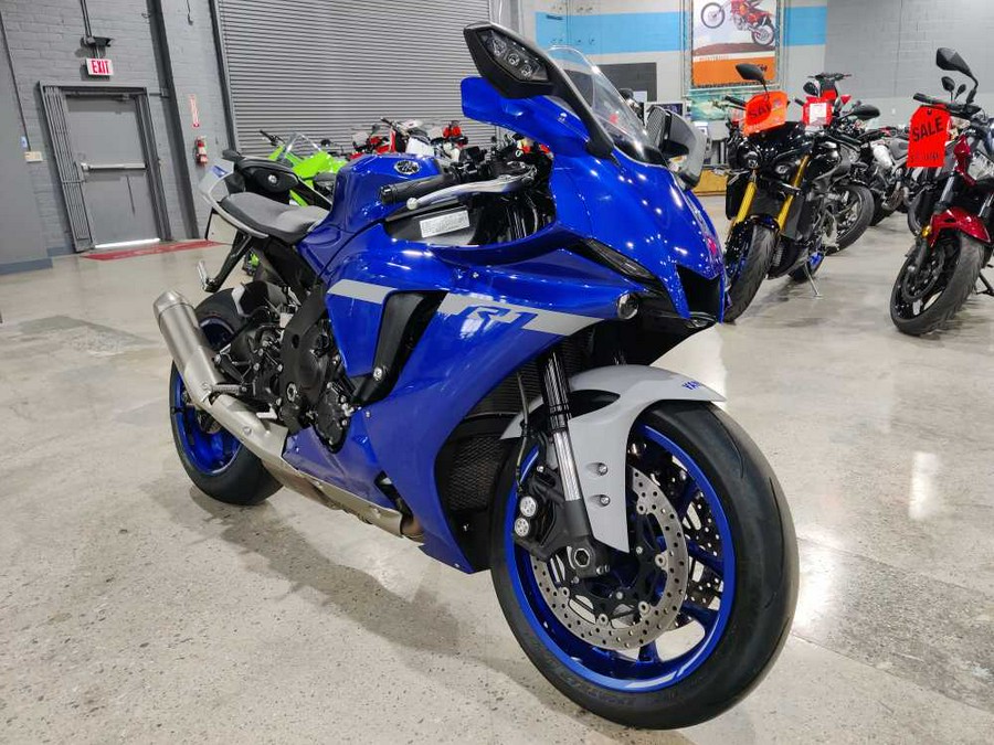 2020 YAMAHA YZF-R1