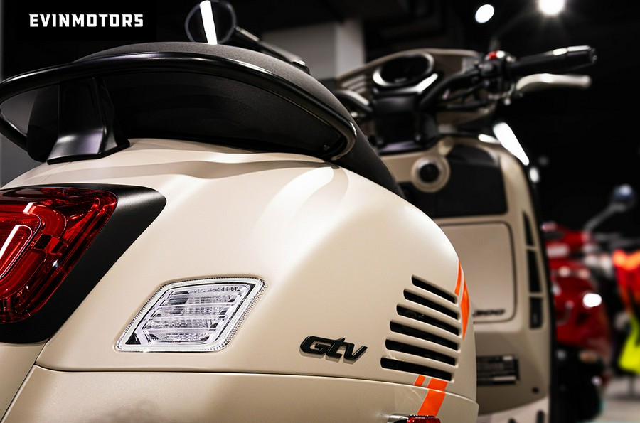 2025 Vespa GTV 310 BEIGE AVVOLGENTE US MY25