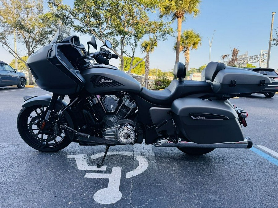 2023 Indian Motorcycle® Challenger® Titanium Smoke