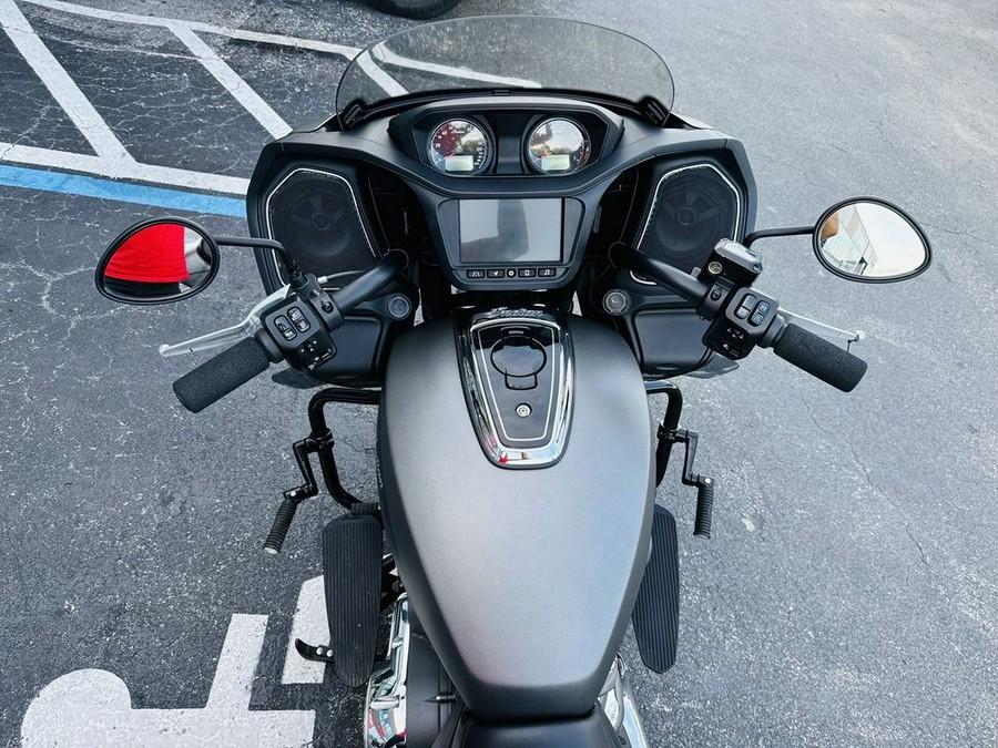 2023 Indian Motorcycle® Challenger® Titanium Smoke