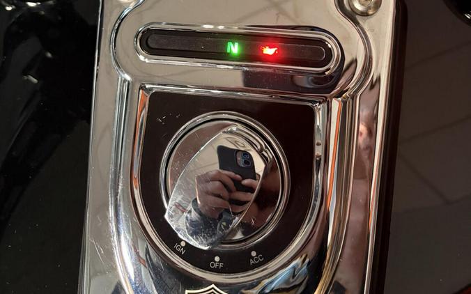 2013 Harley-Davidson® Super Glide® Custom Vivid Black