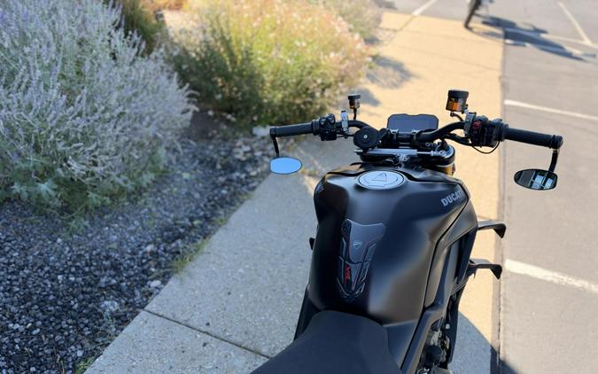 2021 Ducati Streetfighter V4 S black