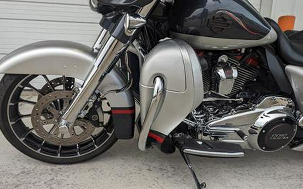 2019 Harley-Davidson CVO™ Street Glide®