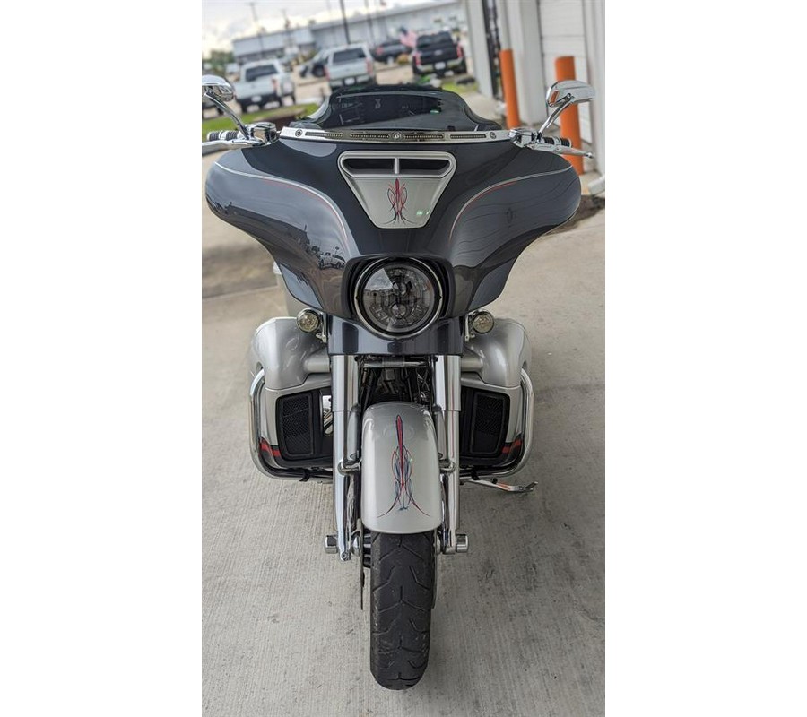 2019 Harley-Davidson CVO™ Street Glide®