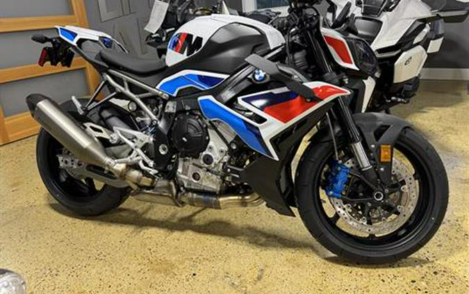 2026 BMW M 1000 R
