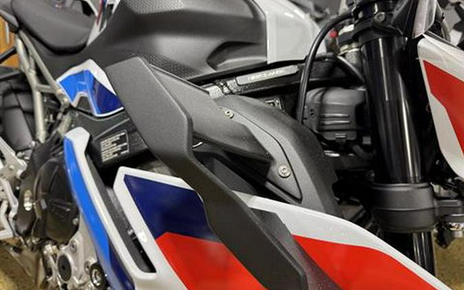 2026 BMW M 1000 R
