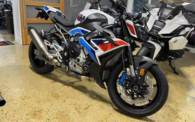2026 BMW M 1000 R